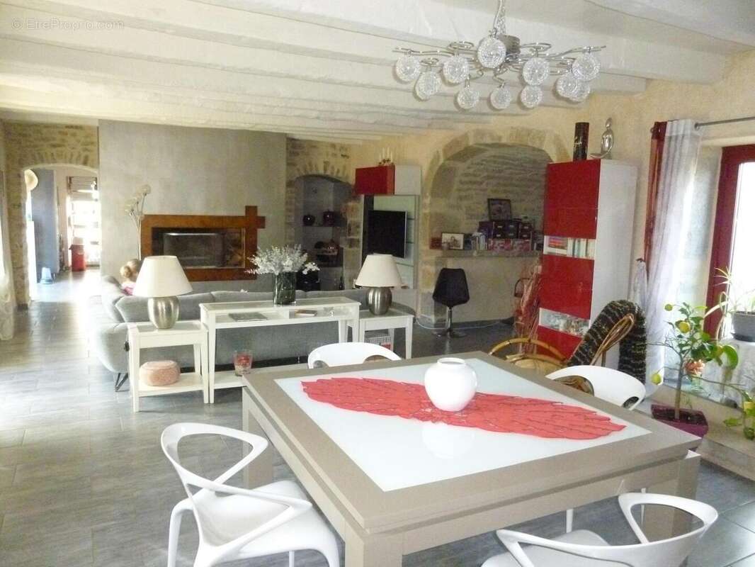 P1100226 - Maison à LACAPELLE-MARIVAL