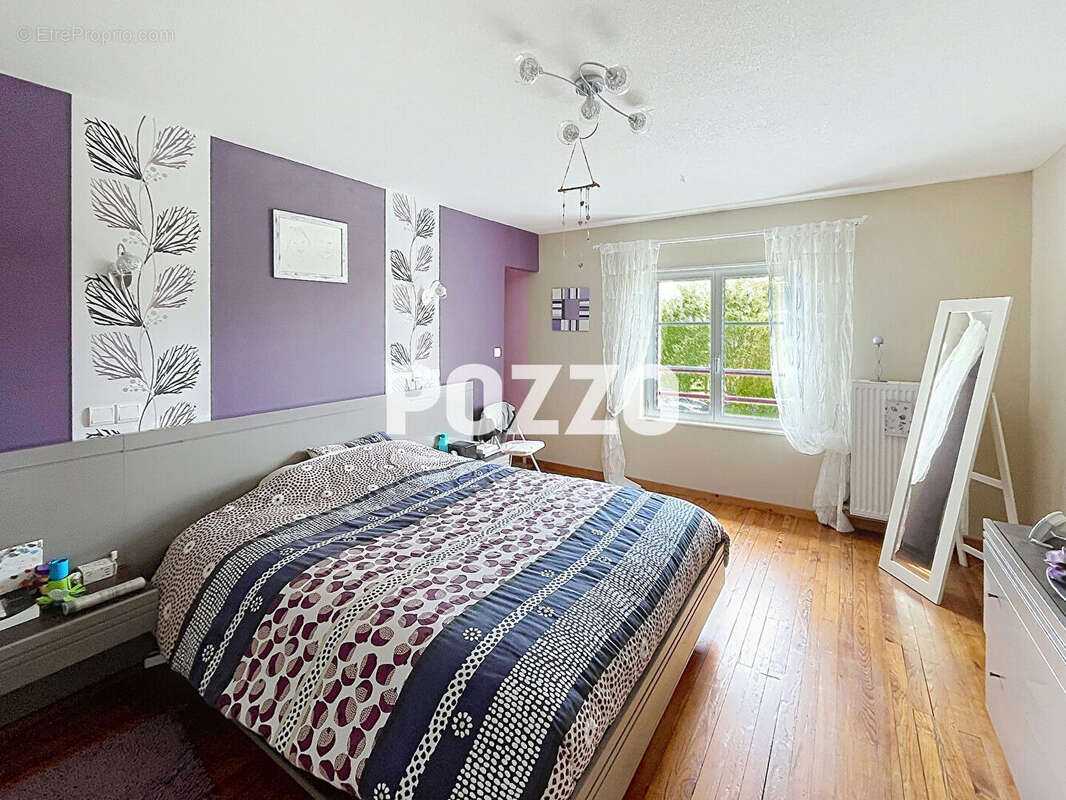 A VENDRE à Grandparigny - Maison 6 pièce(s) 196 m² - photo 12