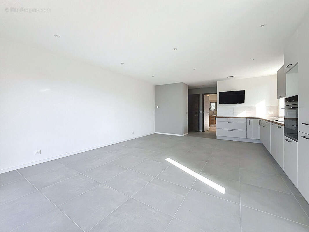 Appartement à CONTAMINE-SUR-ARVE