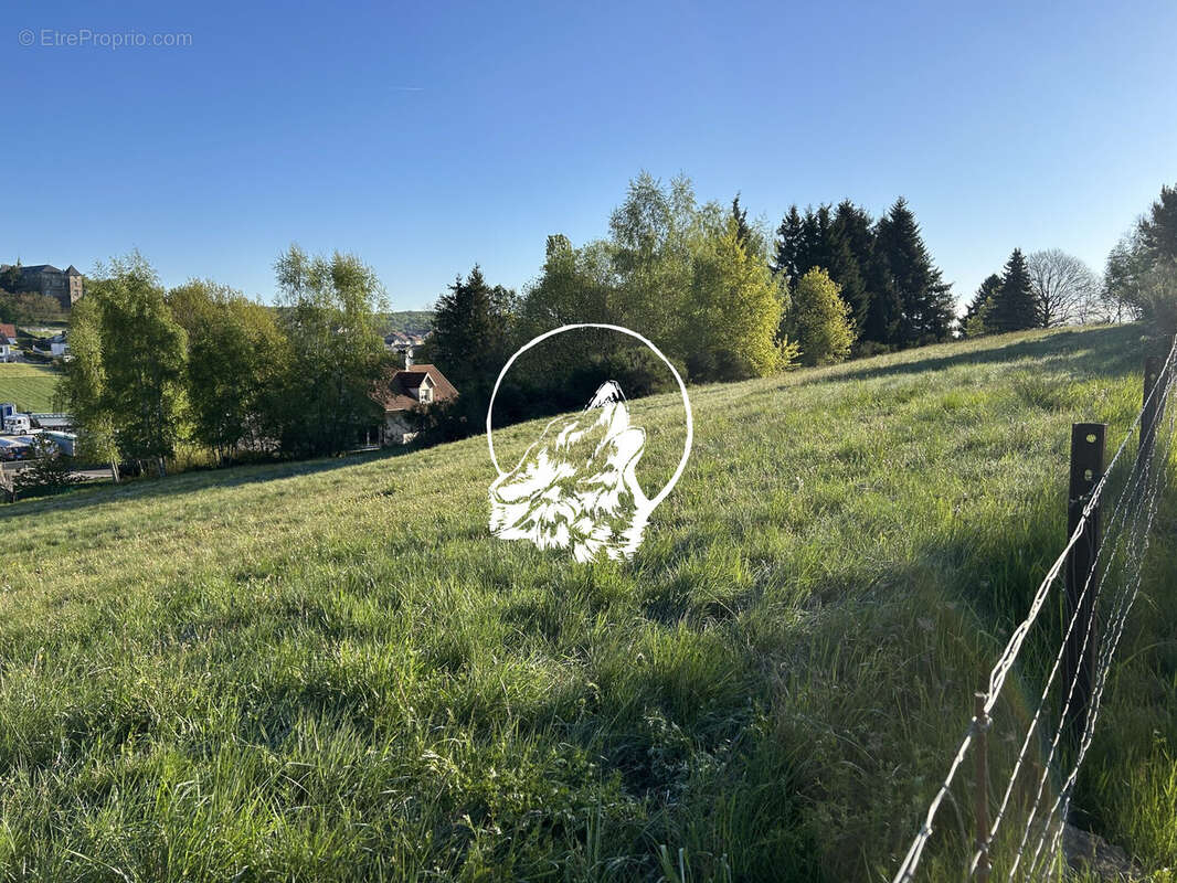 Terrain à LONGEVILLE-LES-SAINT-AVOLD