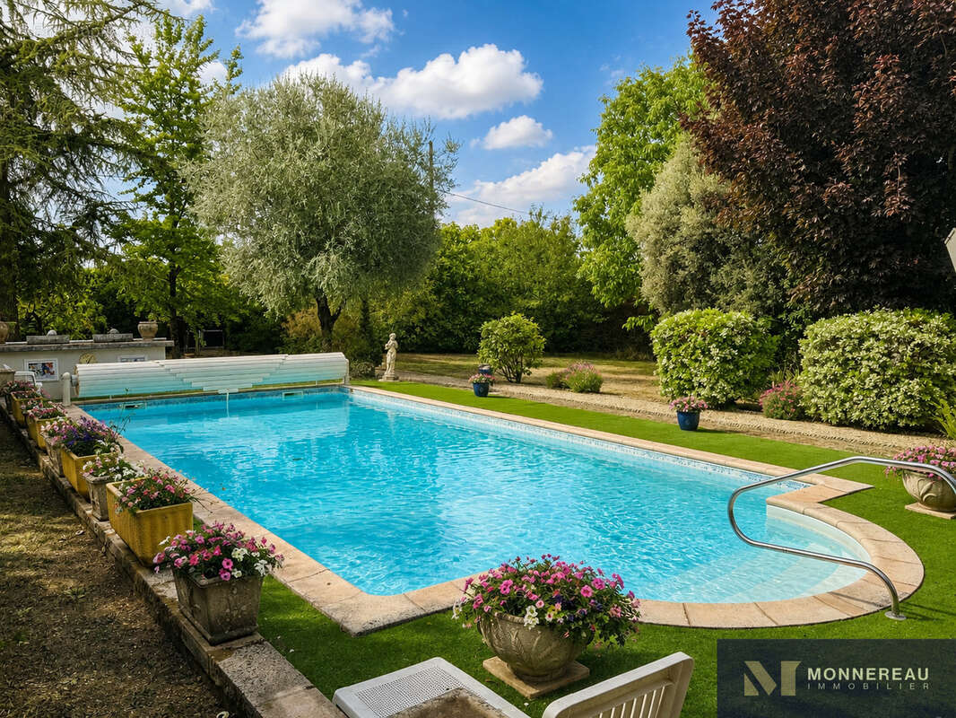 Maison bourgeoise avec parc et piscine en coeur de ville - photo 4