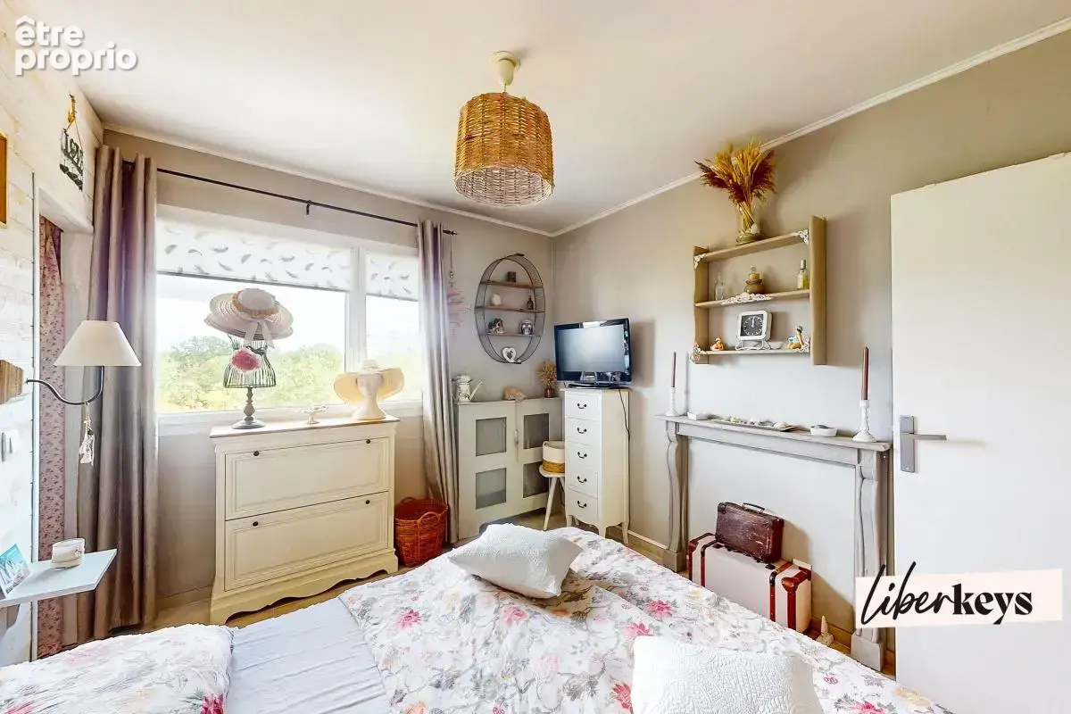 Rare à Tremblay-en-France – F2 de 48,89 m² entièrement rénové, dernier étage avec balcon et vue sur les arbres - photo 11