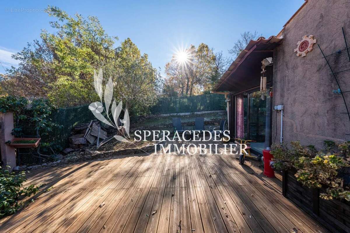 Maison à SAINT-CEZAIRE-SUR-SIAGNE