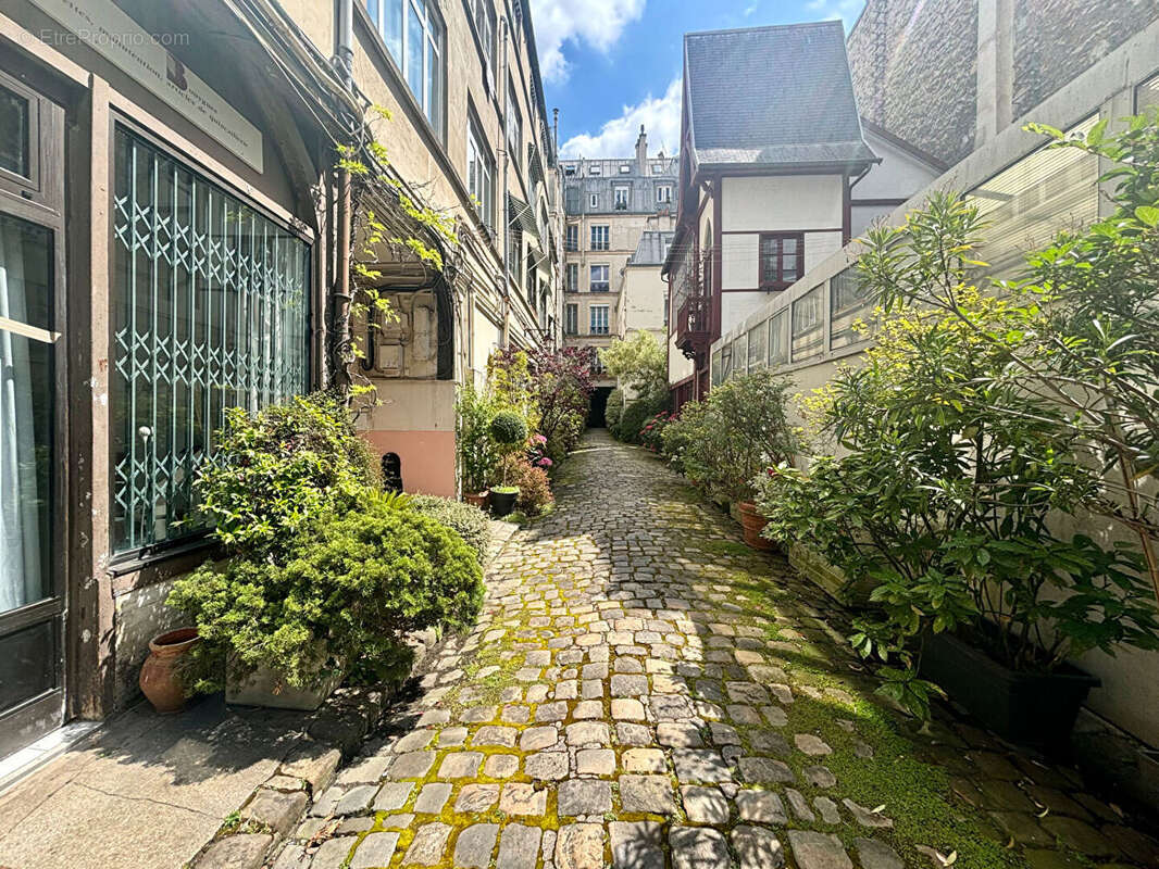 Commerce à PARIS-11E