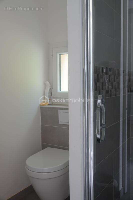 Maison individuelle de 220m2 avec 2 appartements - piscine - garage - jardin arbore - photo 27