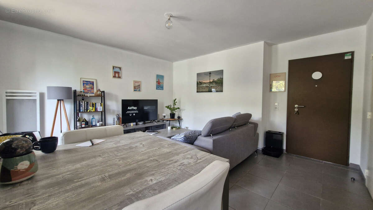Appartement à CHATEAUNEUF-LE-ROUGE