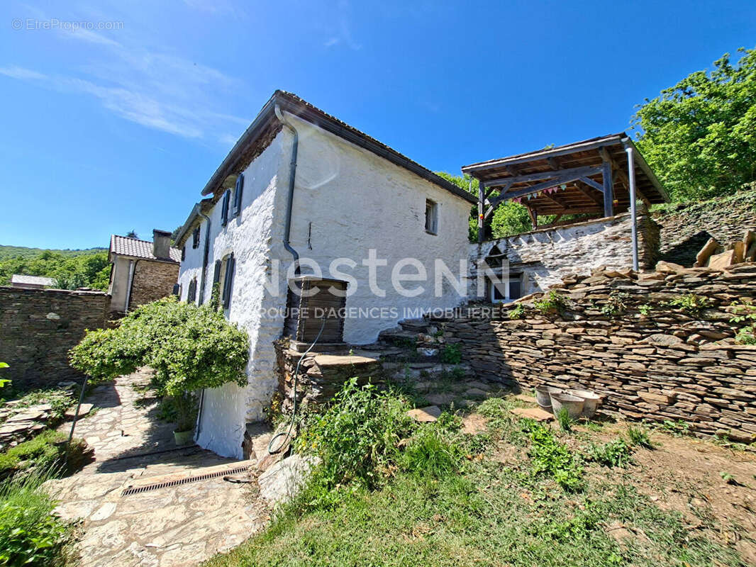 Maison à SAINT-FREZAL-DE-VENTALON