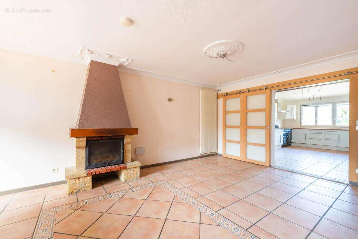 Maison à LES CLAYES-SOUS-BOIS