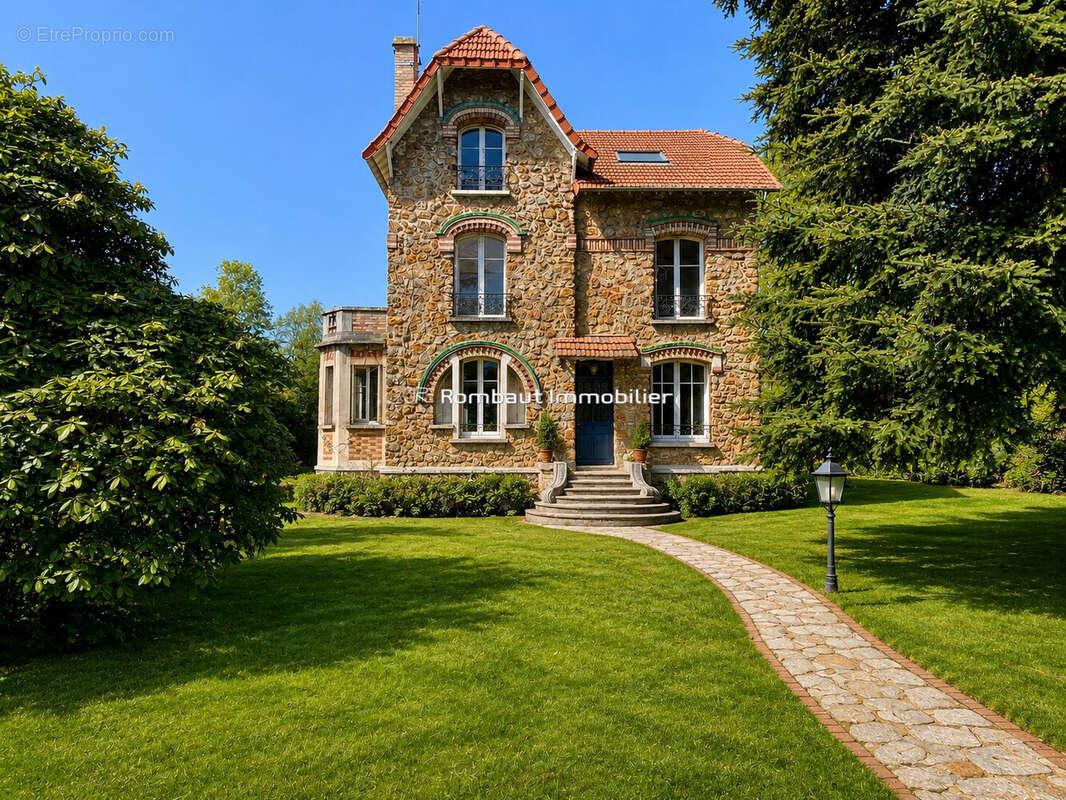 Maison à LA CELLE-SAINT-CLOUD