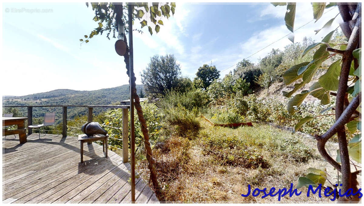 Maison à SAINT-ETIENNE-DE-SERRE