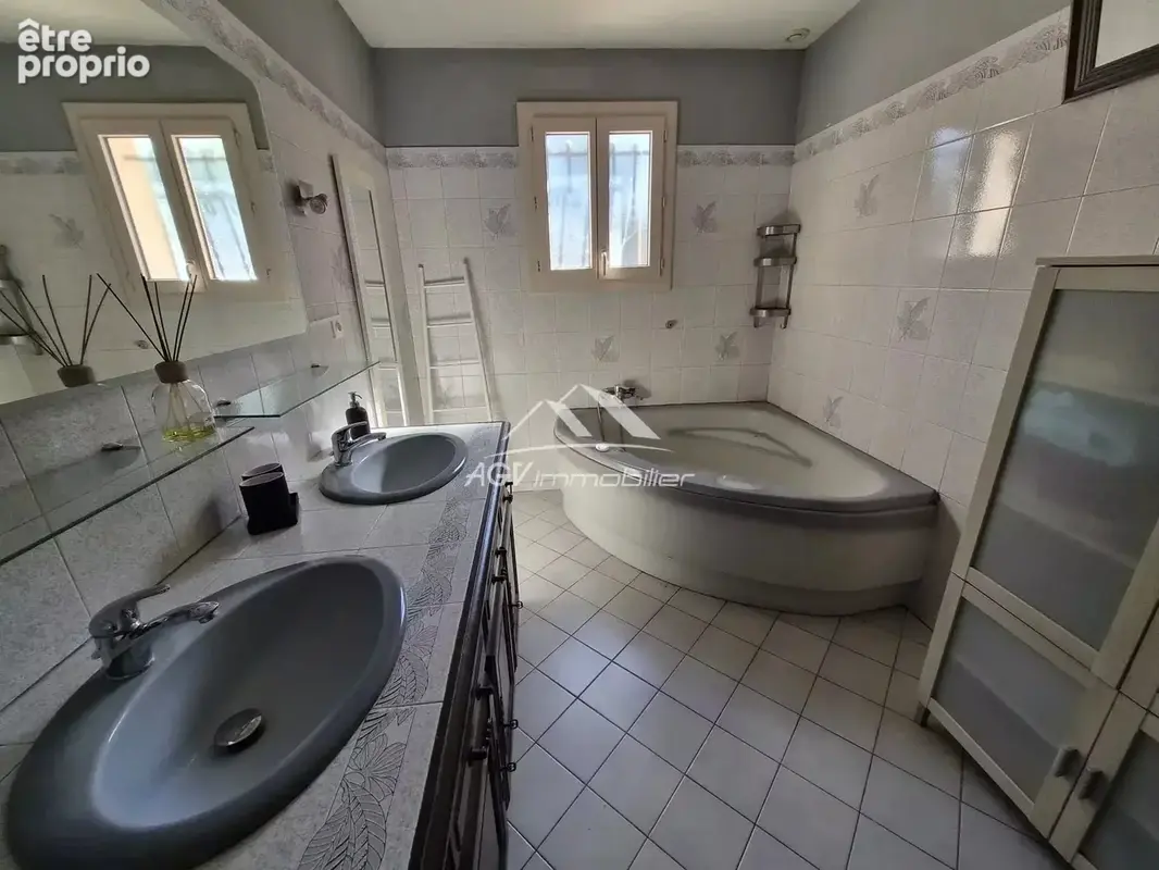 Maison trois chambres, avec piscine et 3884 m² de terrain - photo 12