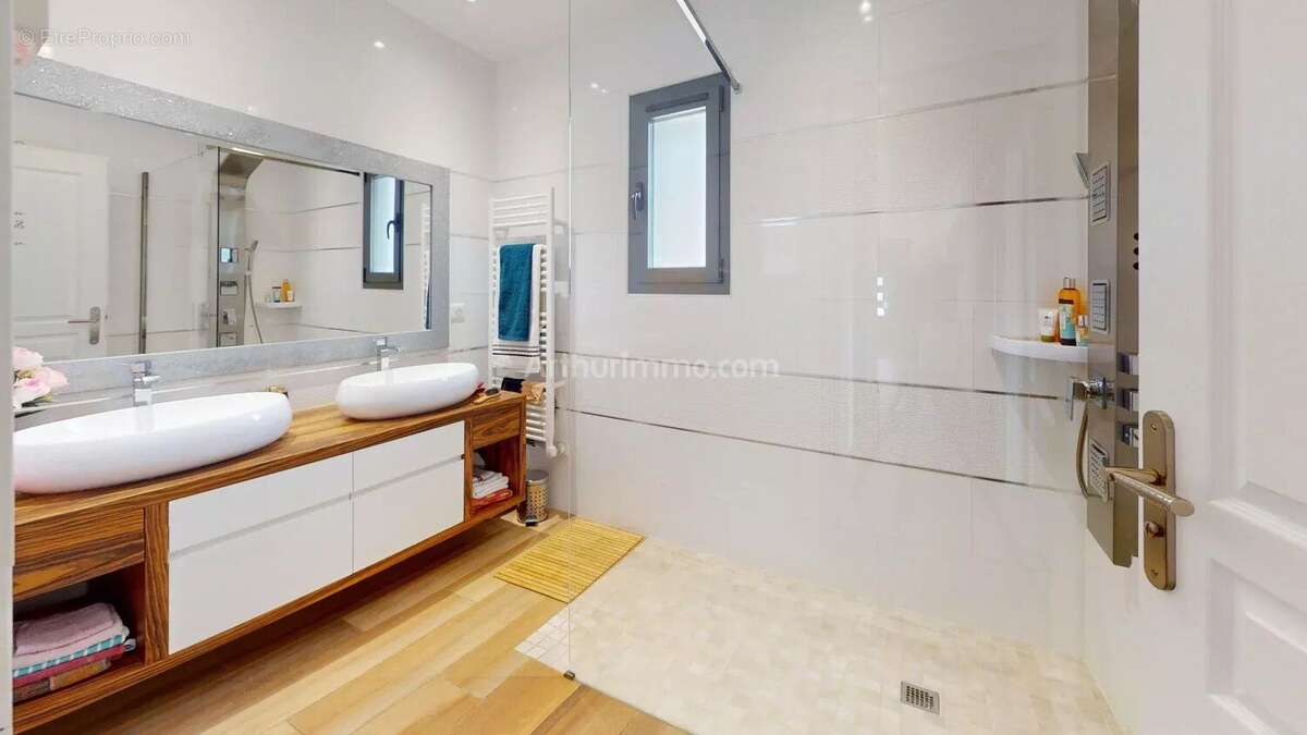 Appartement à POUEYFERRE