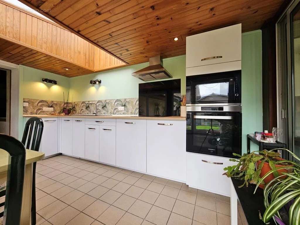 Maison à SAINT-YZAN-DE-SOUDIAC