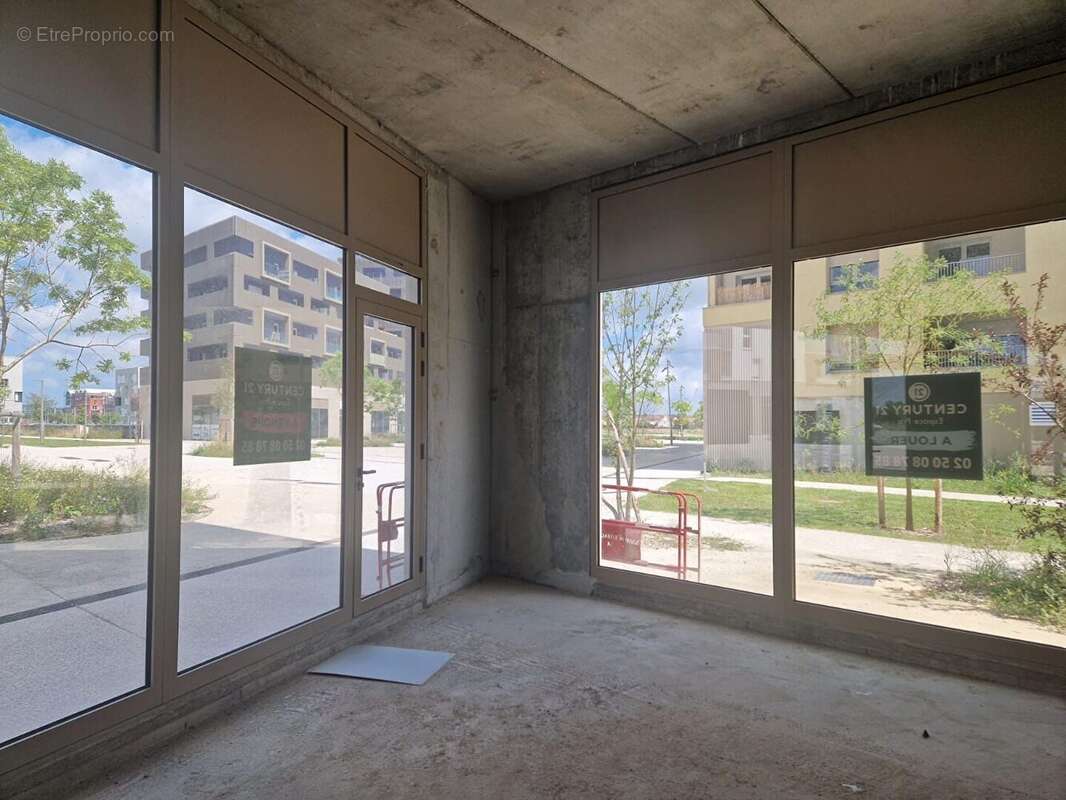 Commerce à FLEURY-SUR-ORNE