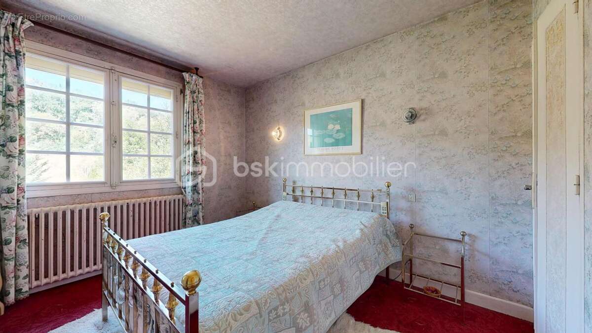 Maison lumineuse avec deux terrasses et parking à vendre ! - photo 12