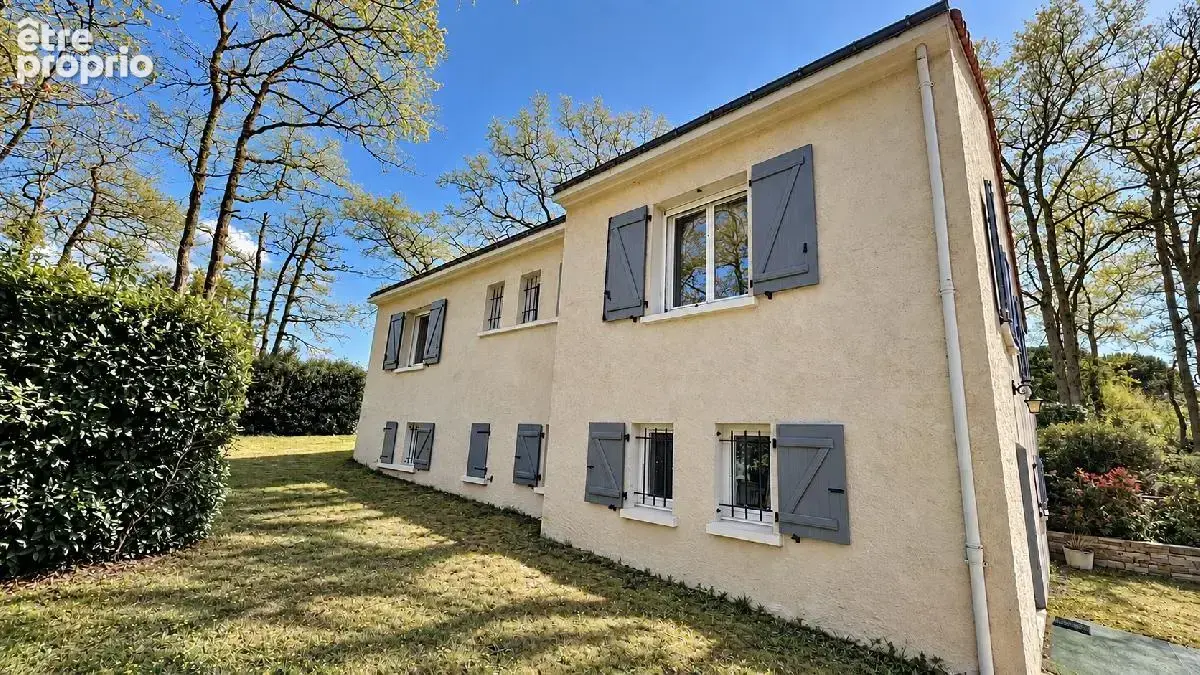 La fraîcheur d'un espace boisé, autour de cette maison offrant 200 m² de potentiel habitable grâce à un projet d'aménagement con - photo 10