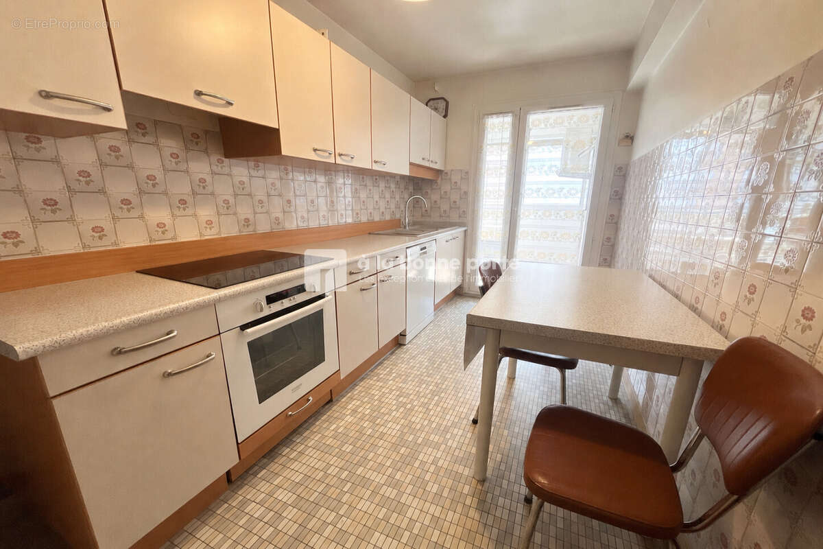 Appartement 70 m² à Marseille-4e  - photo 3
