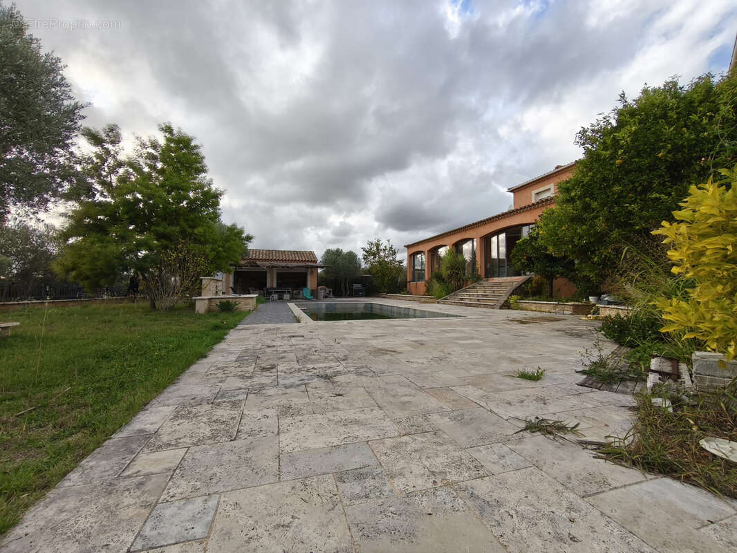 Villa 22O m2 , vue dégagée , piscine & terrain de 1800 m2 - photo 13