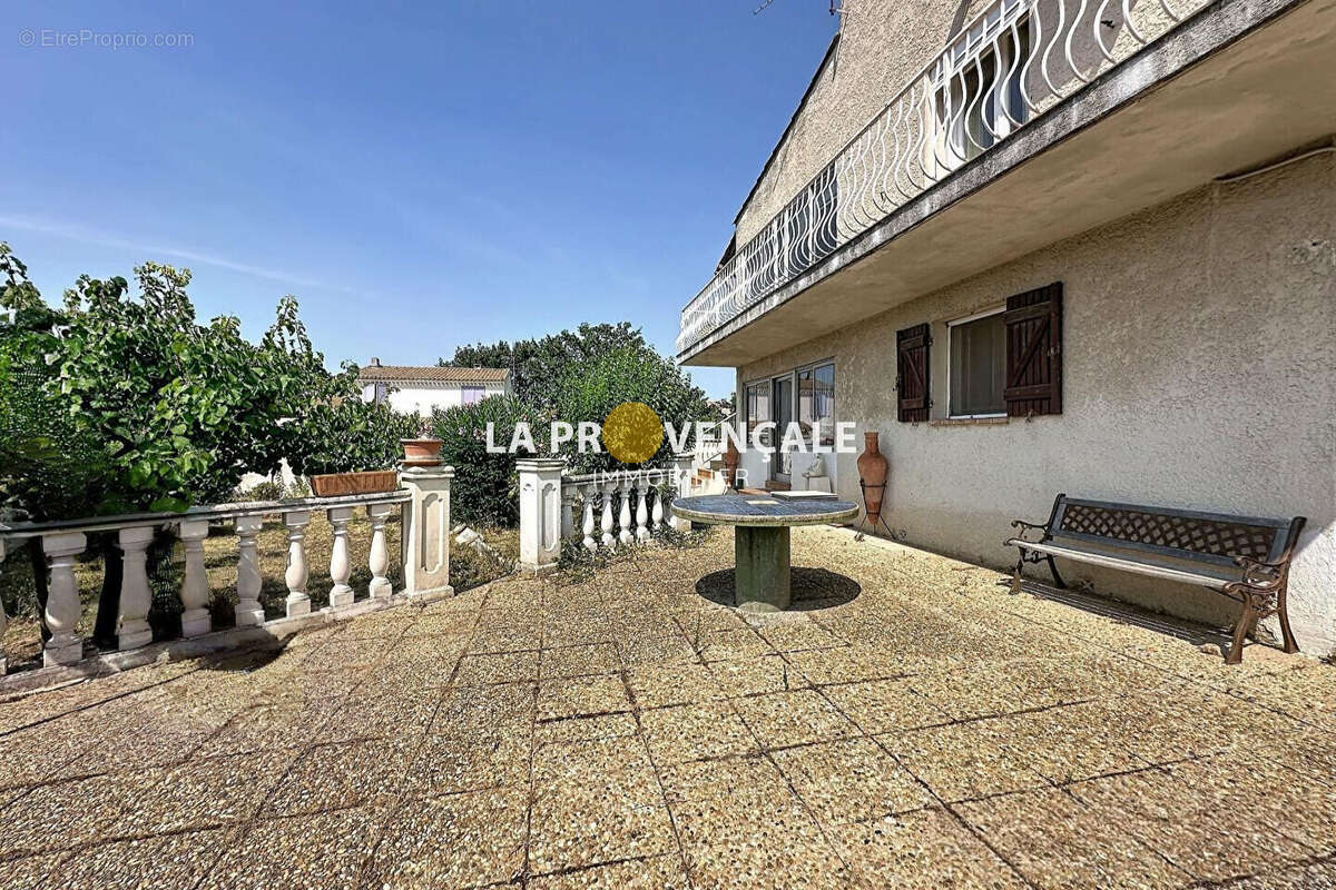 Maison 173 m² à Trets  - photo 2