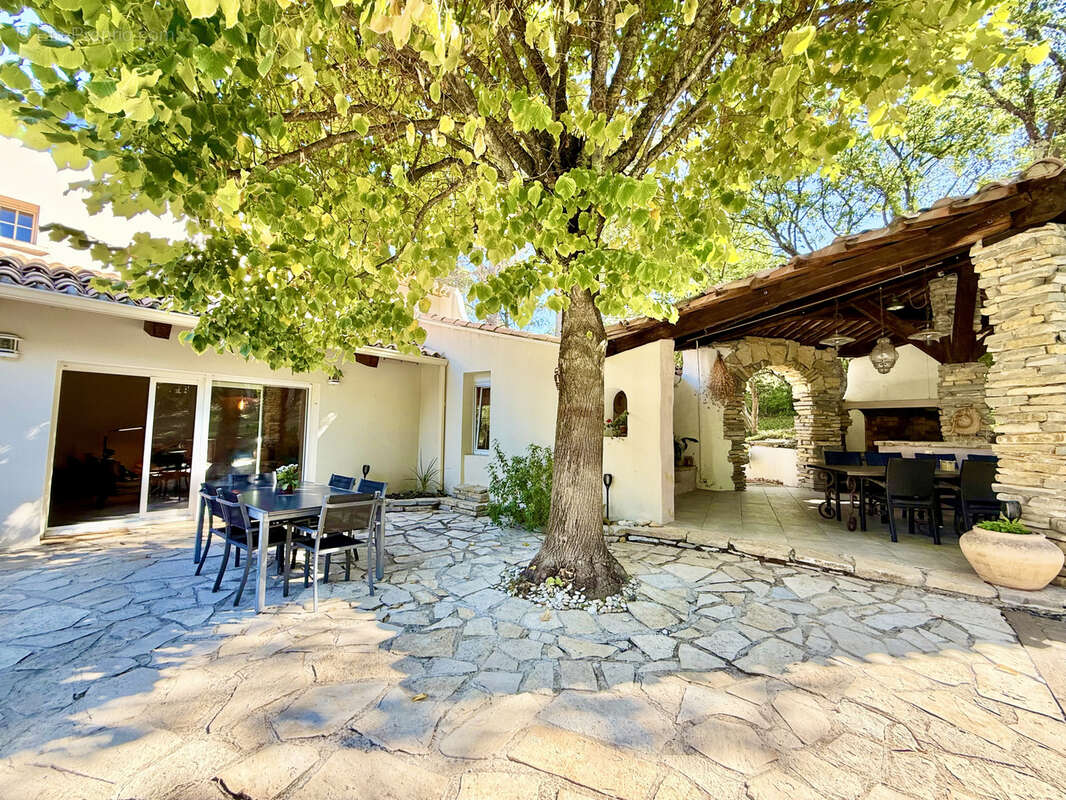 Maison à VAILHAUQUES