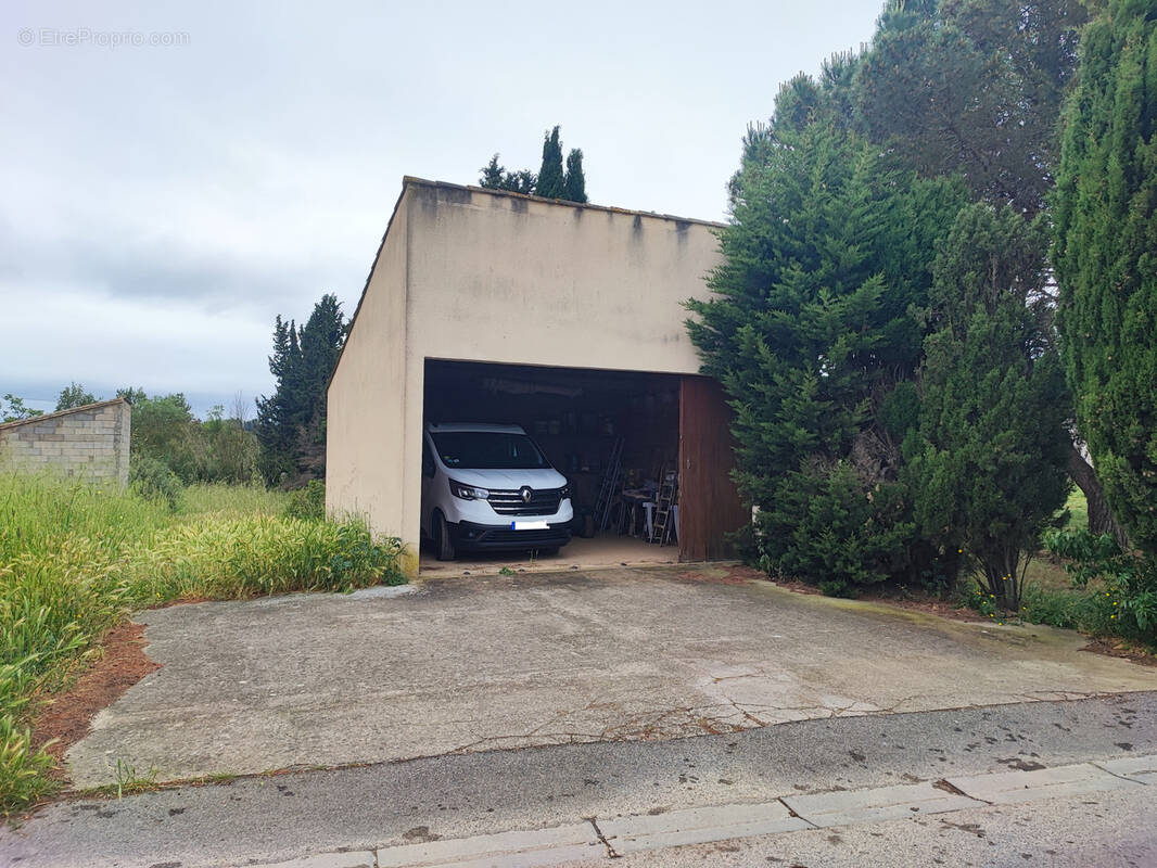 Parking à LA REDORTE
