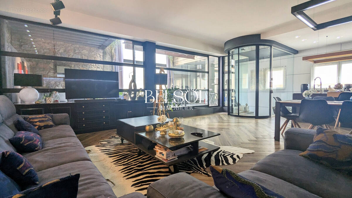 Maison à SAINT-LAURENT-DE-LA-SALANQUE