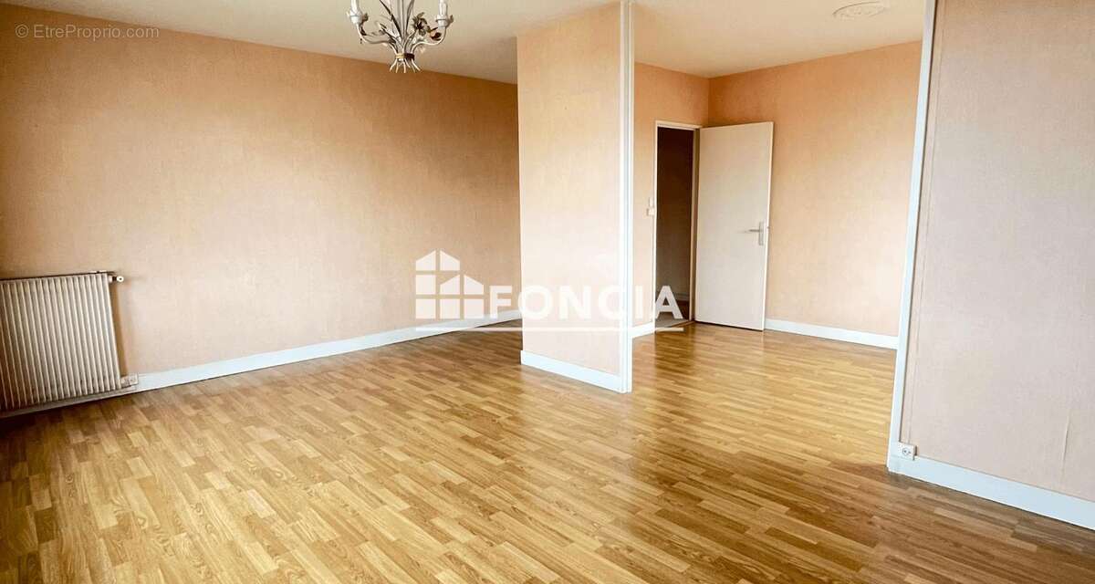 Appartement T4 à proximité immédiate du TRAMWAY - photo 3