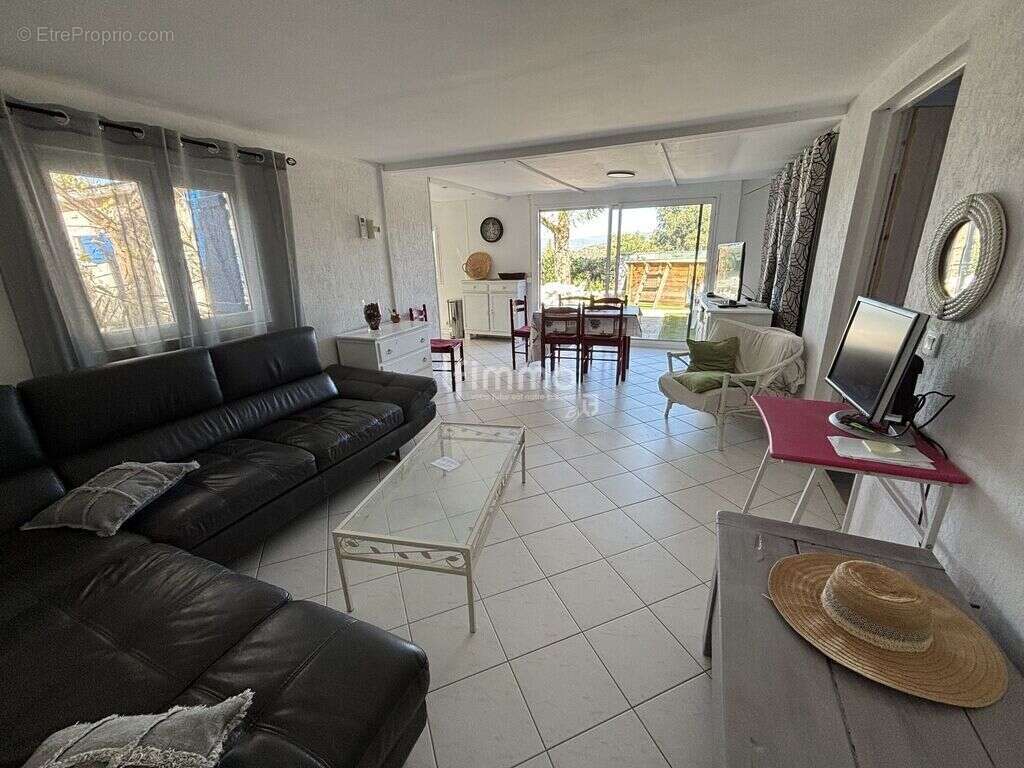 Maison à LE MUY