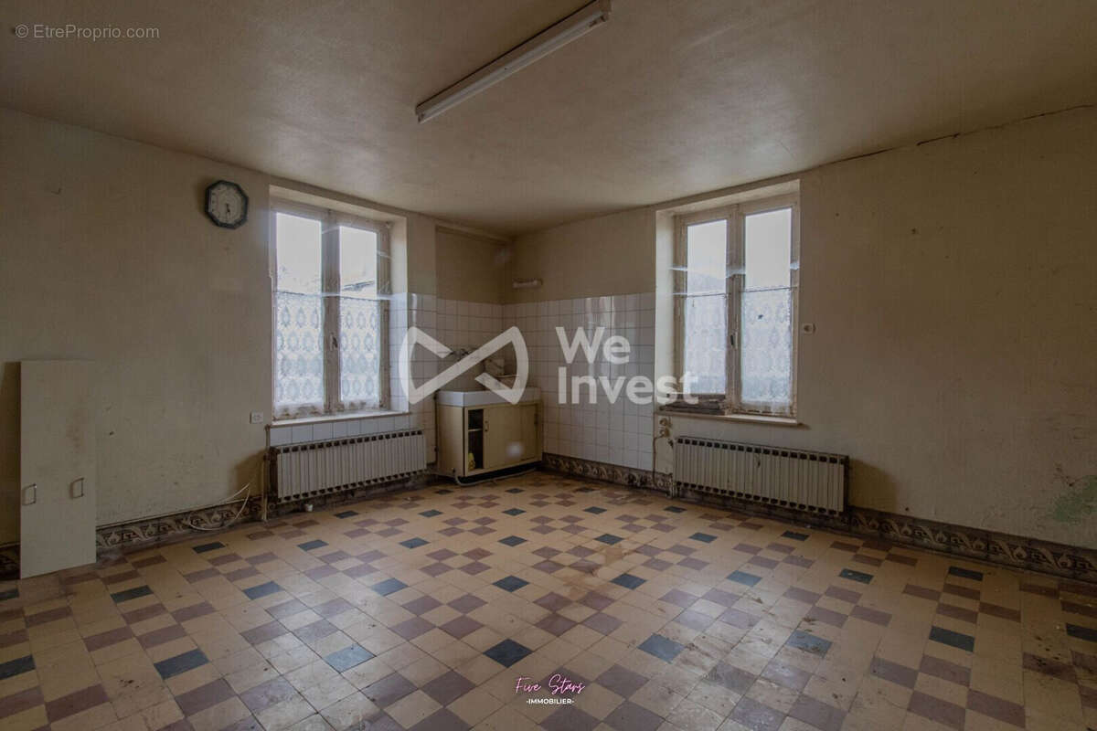 Maison 250 m² à Chambley-Bussieres  - photo 3
