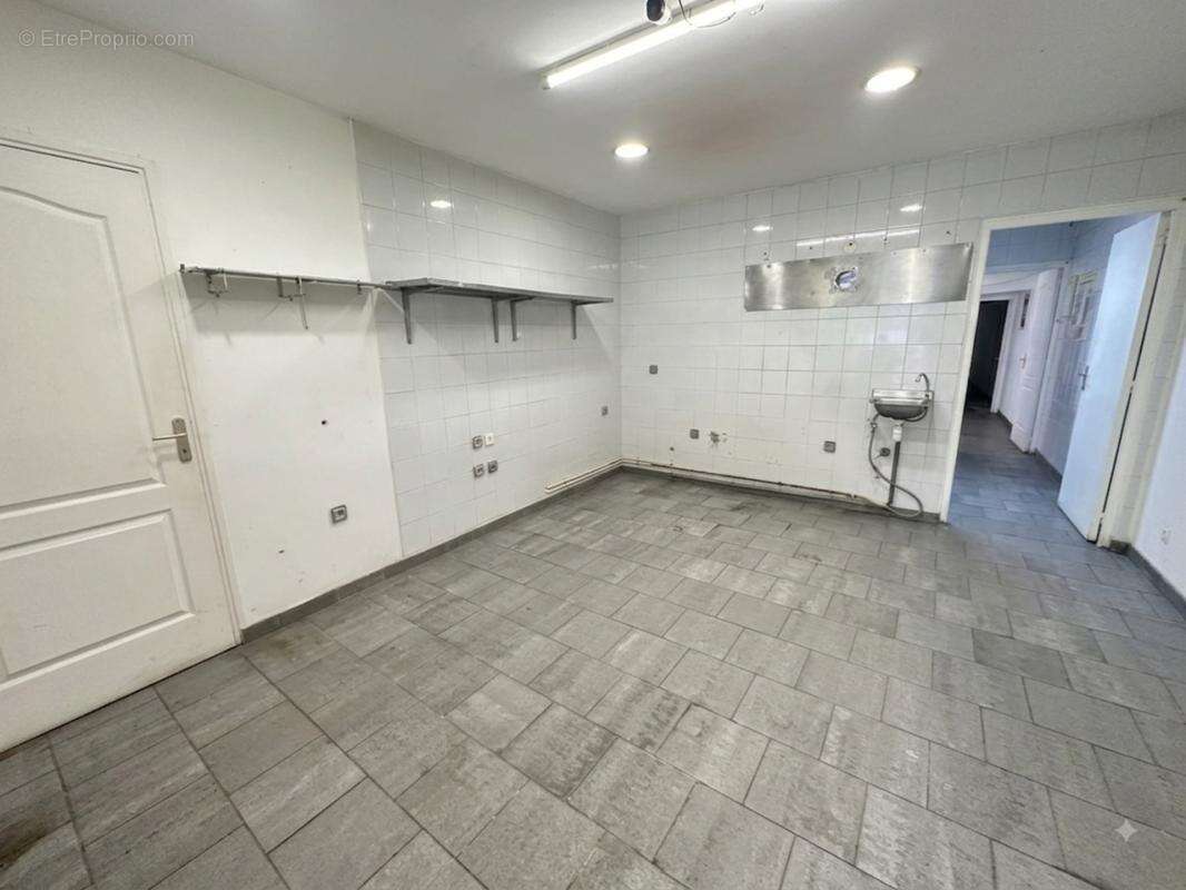 Ensemble immobilier 2 appartements+local commercial - photo 9