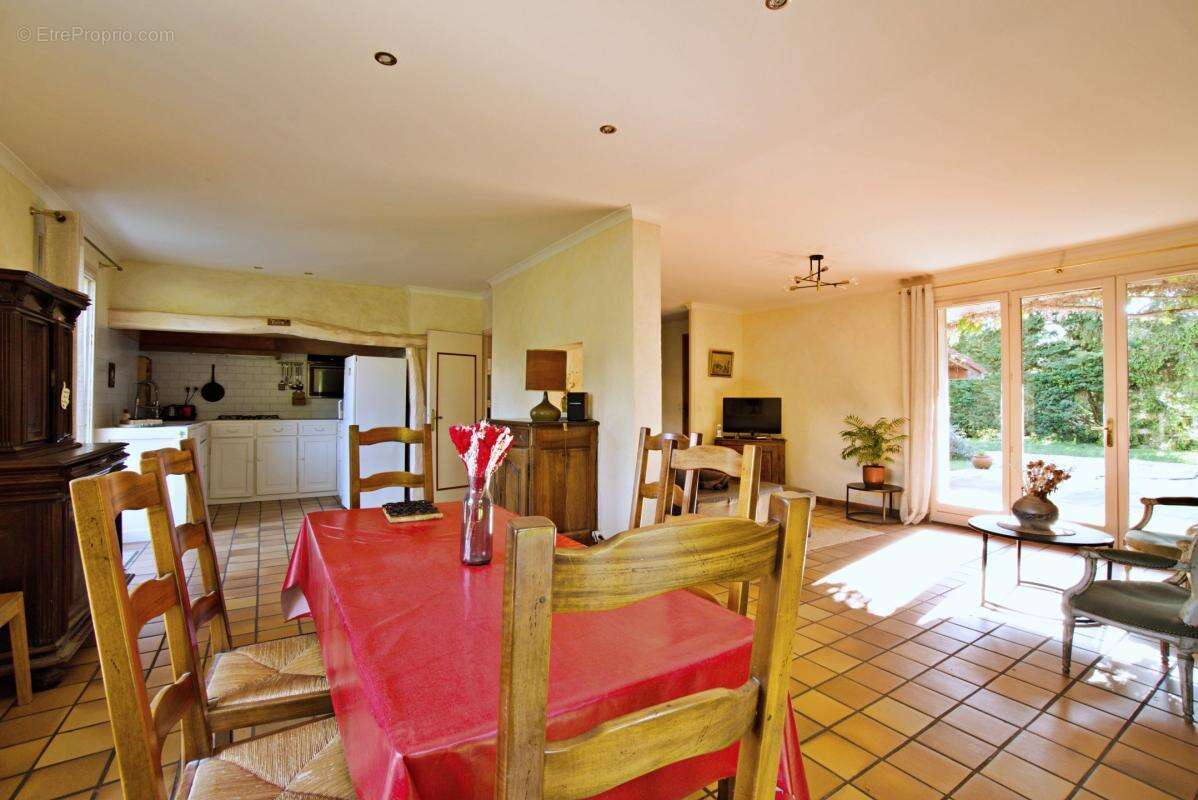 Maison à MESSIMY-SUR-SAONE