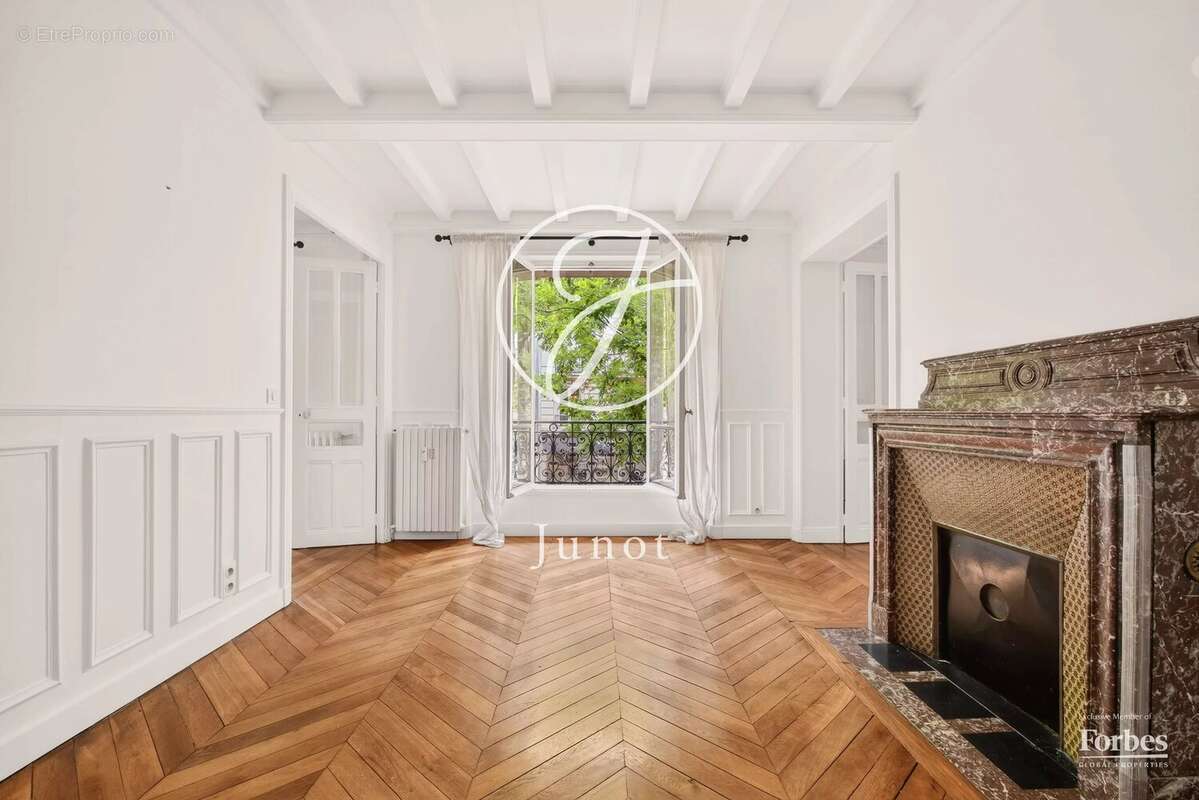 Appartement à PARIS-16E
