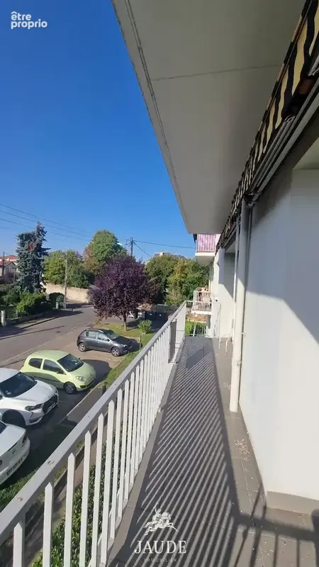 Issoire spacieux appartement t4 de 101 m2 à rafraîchir avec balcon,cave et vue sur l’abbatiale - photo 13