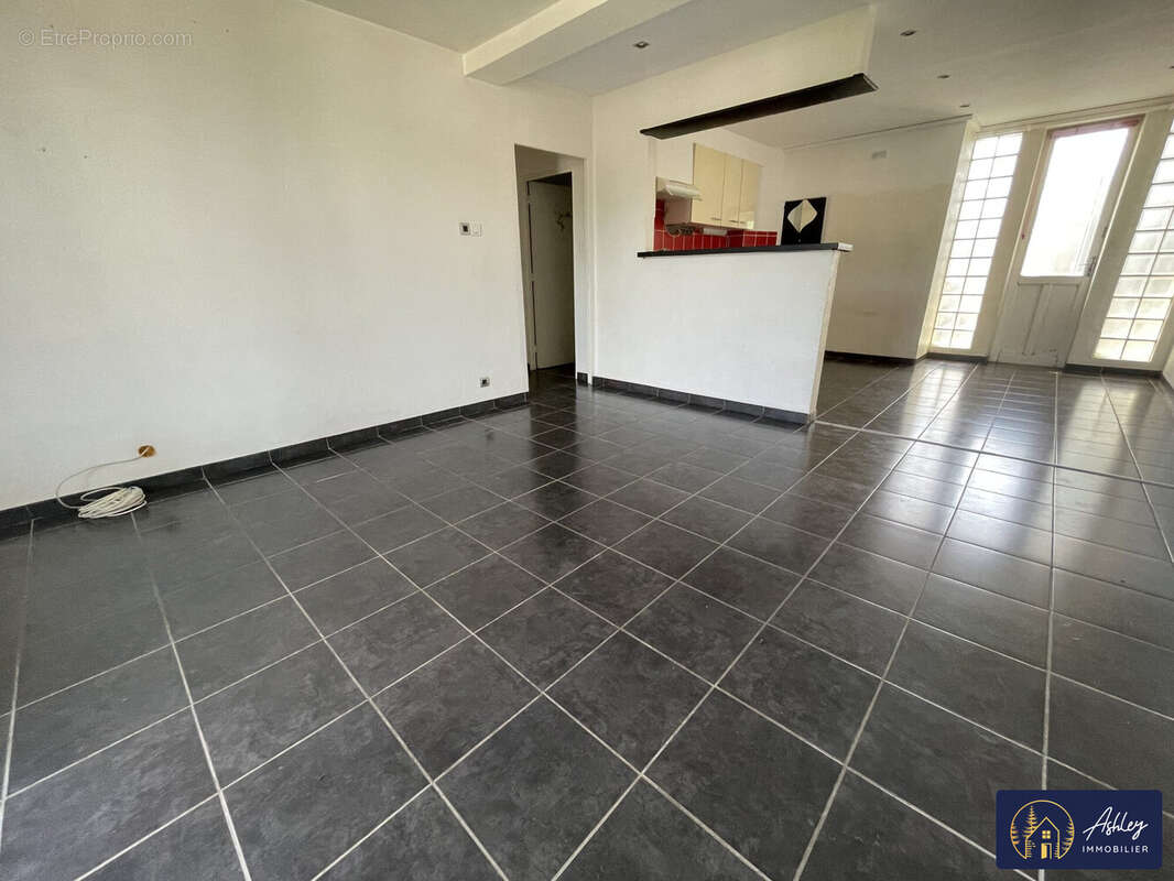 Appartement T4 RIOM-ES-MONTAGNES - Appartement à RIOM-ES-MONTAGNES