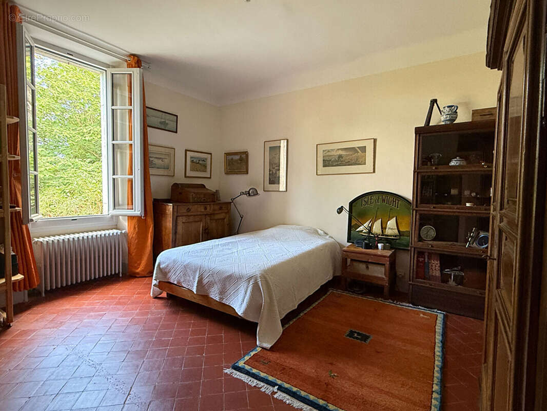 Maison à LA ROQUE-D&#039;ANTHERON