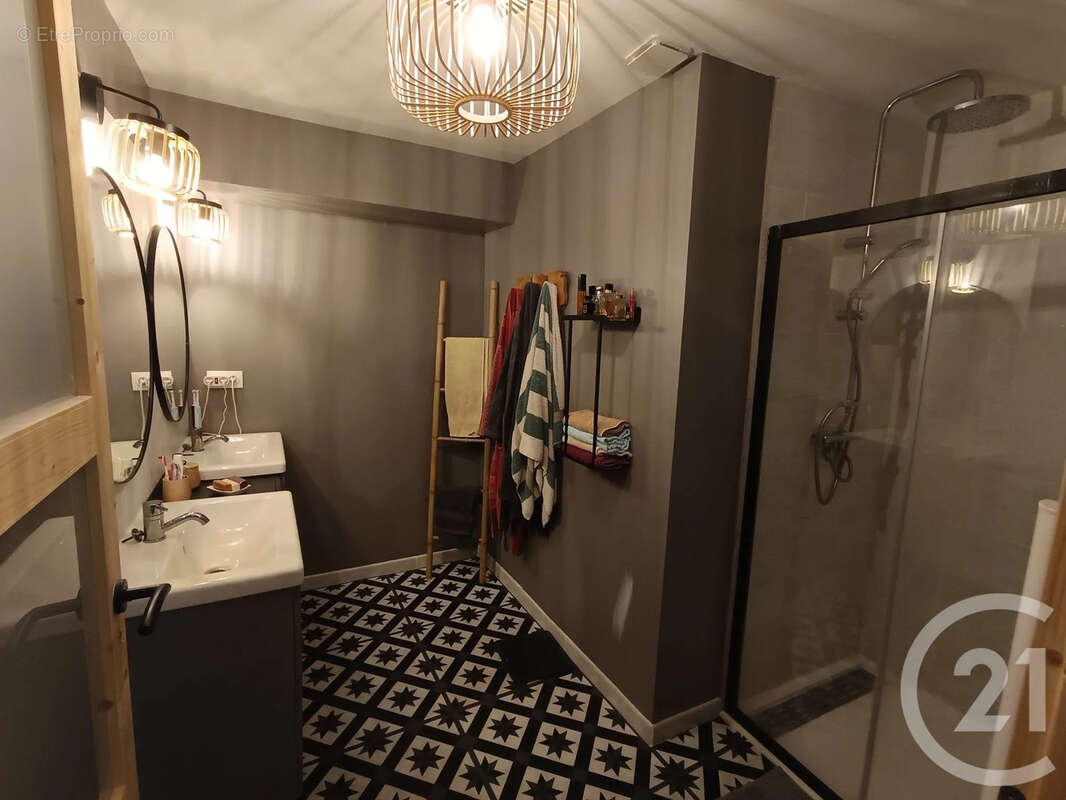 Maison à CHENAC-SAINT-SEURIN-D'UZET