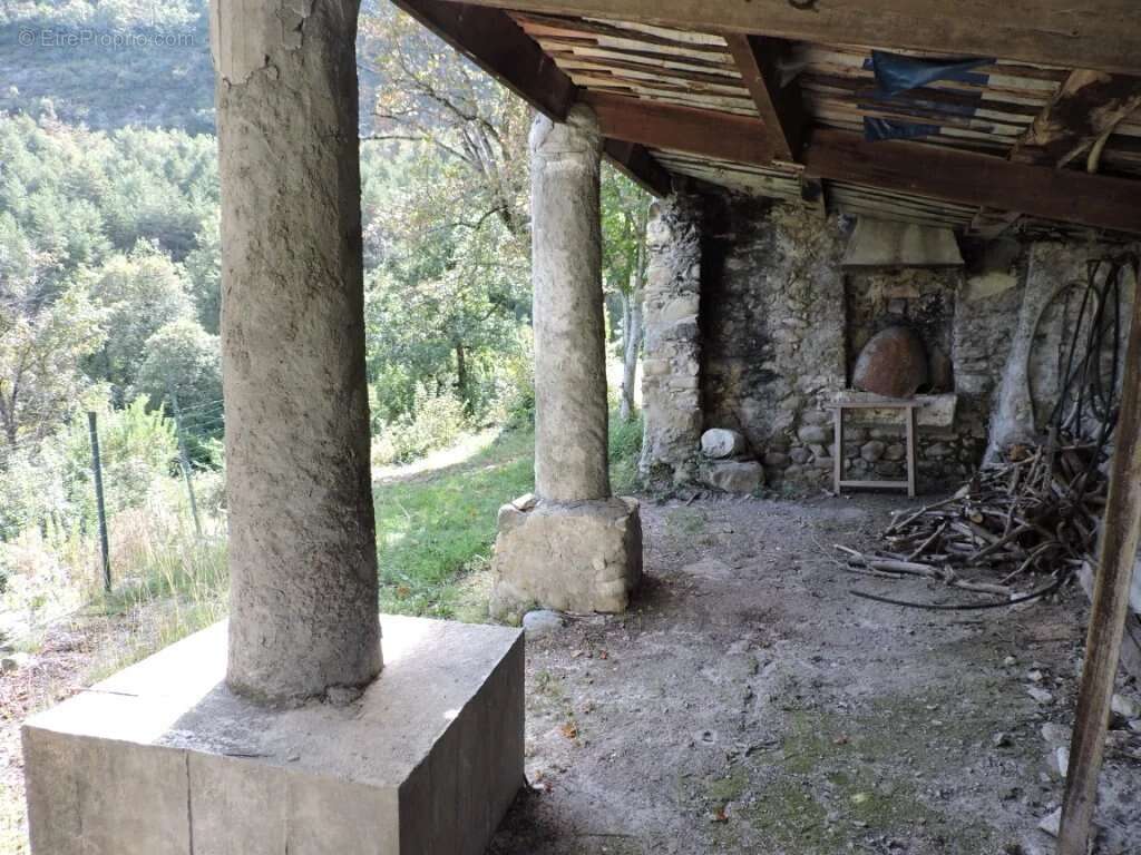 Maison à ENTREVAUX