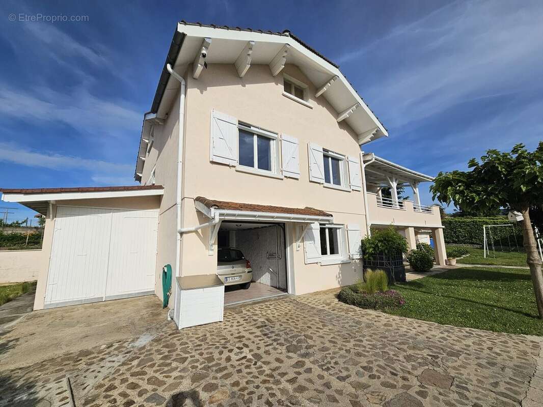 Maison à CHATEAUNEUF