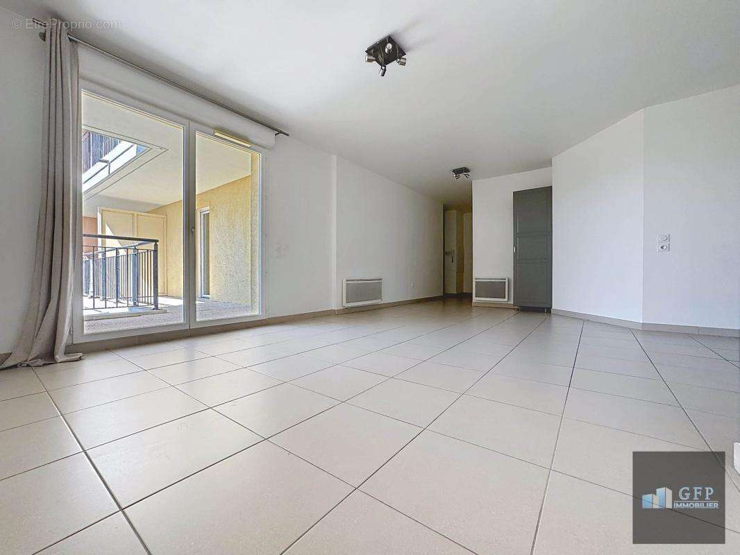 Appartement à BORMES-LES-MIMOSAS