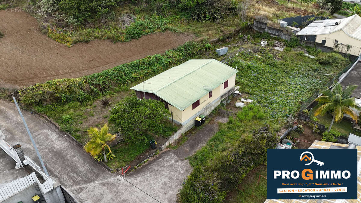 Terrain à LE TAMPON