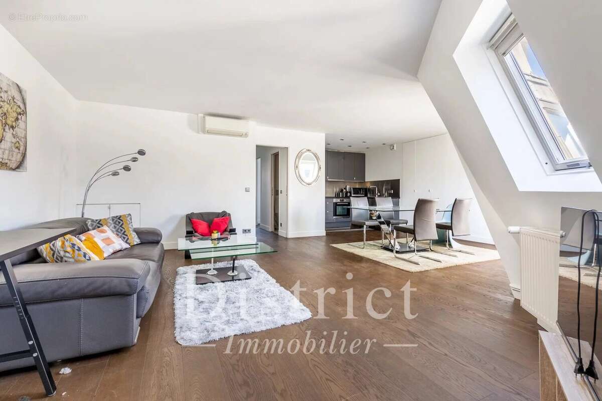 Appartement à PARIS-8E