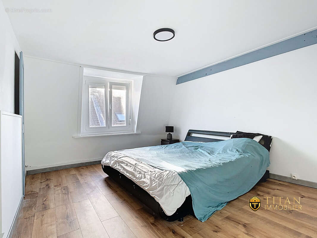 Appartement T3 en Duplex de 56 m² loi carrez et 63 m² au sol à Coudekerque-Branche (59210) - Appartement à COUDEKERQUE-BRANCHE