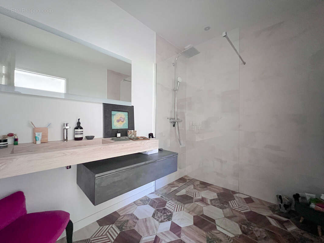 à deux pas de la plage de la Courance, Villa d'architecte avec jardin paysager et dépendance - photo 14
