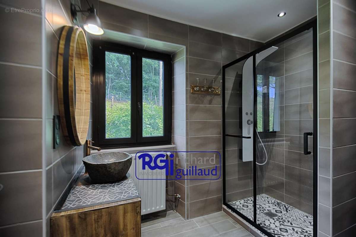 Maison à SAINT-DIDIER-DE-LA-TOUR