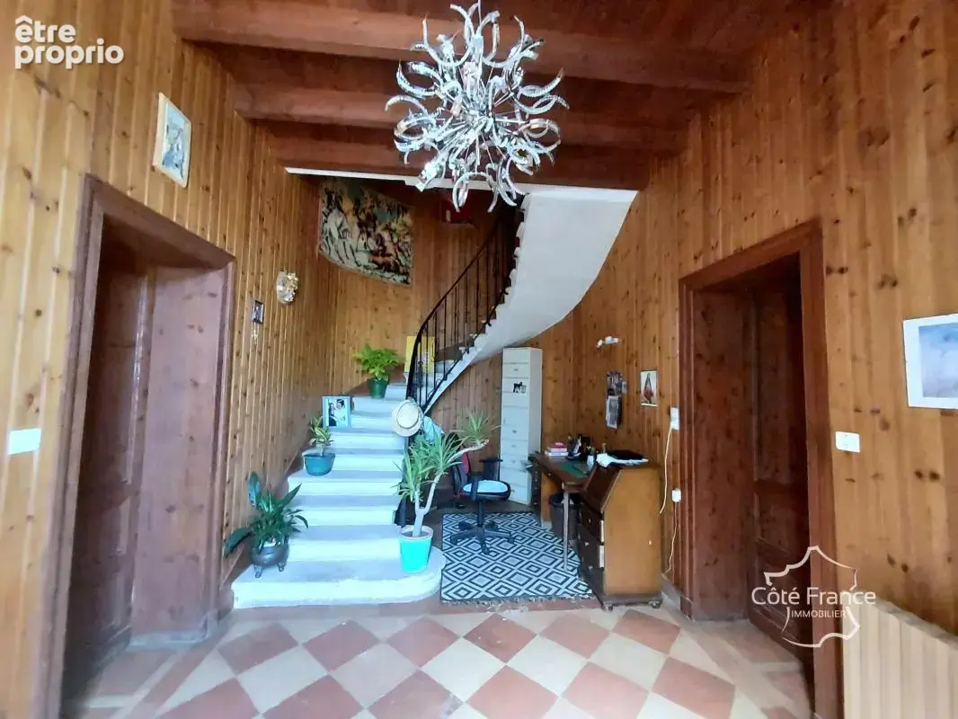 Maison de maître en pierre   Piscine   Dépendances 400 m2 - photo 7