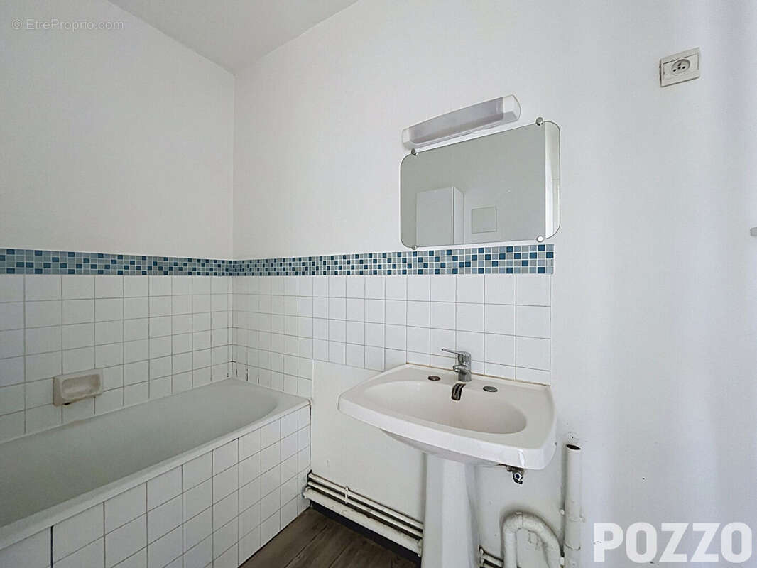 Appartement 2PP à rénover dernier étage Mondeville - photo 4