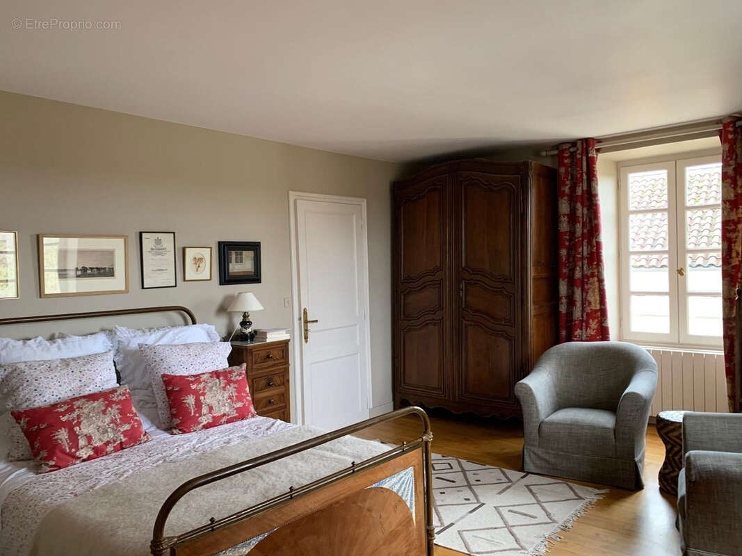 Maison à CHAMPAGNAC-DE-BELAIR