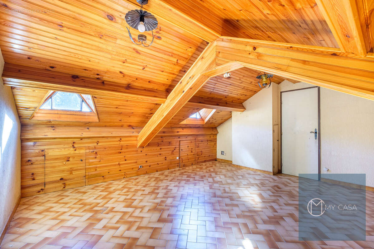 Maison à SAINT-PIERRE-DE-CHANDIEU