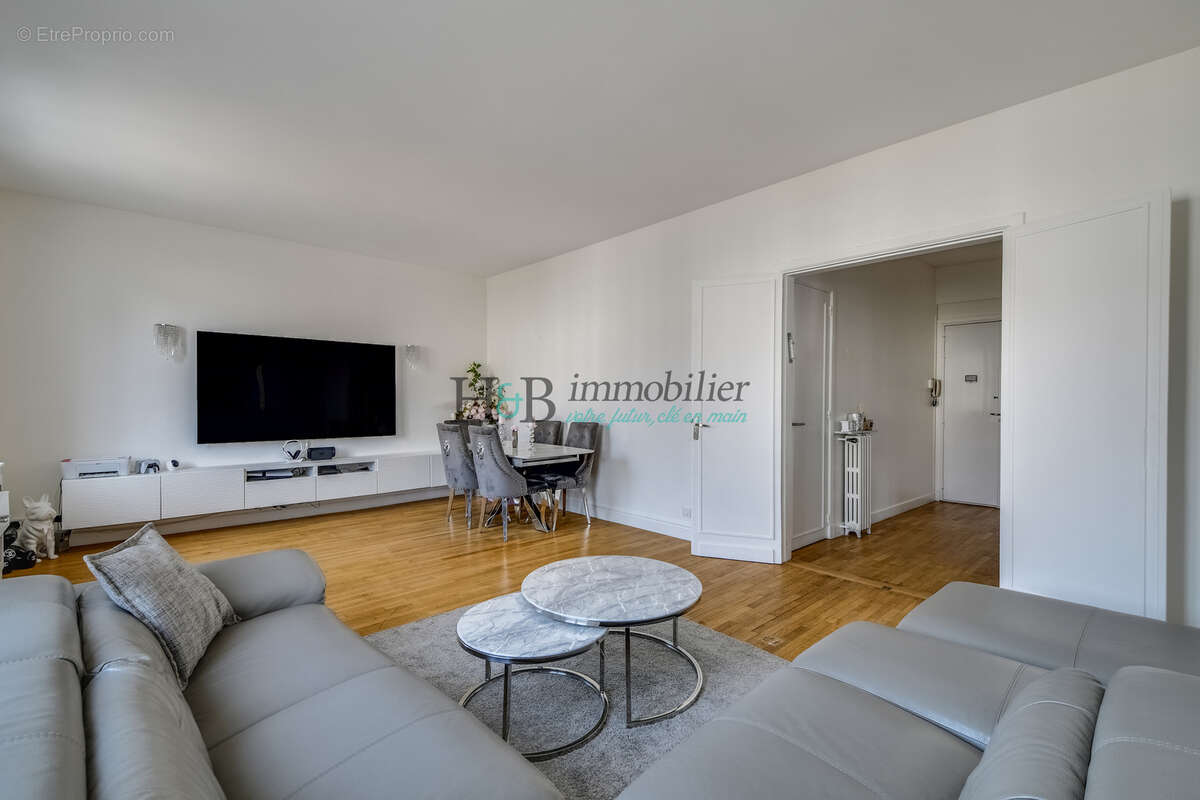 Appartement à PARIS-16E