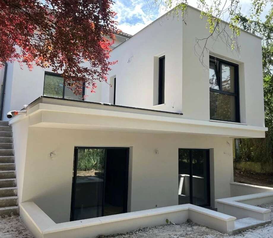 Maison à ISSY-LES-MOULINEAUX